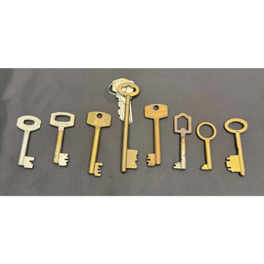 Vintage Brass Skeleton Key Lot Decorative Antique Furniture Keys Barrel LOT 10